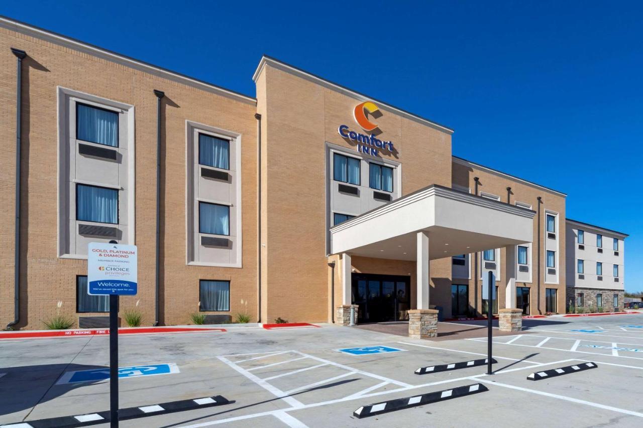 Comfort Inn & Suites Harrah Choctaw Exterior photo
