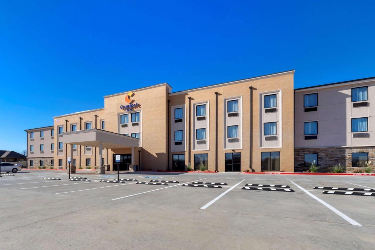 Comfort Inn & Suites Harrah Choctaw Exterior photo