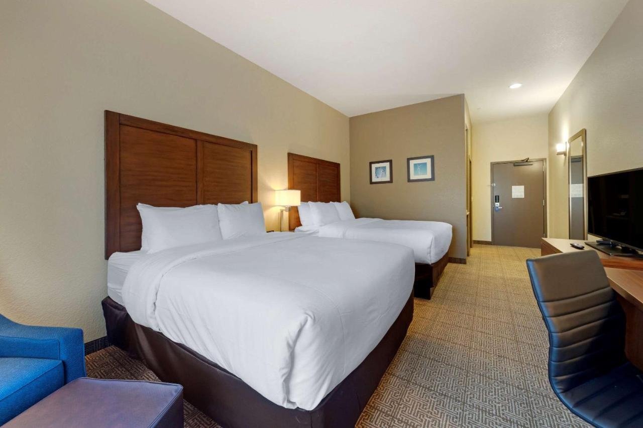 Comfort Inn & Suites Harrah Choctaw Exterior photo