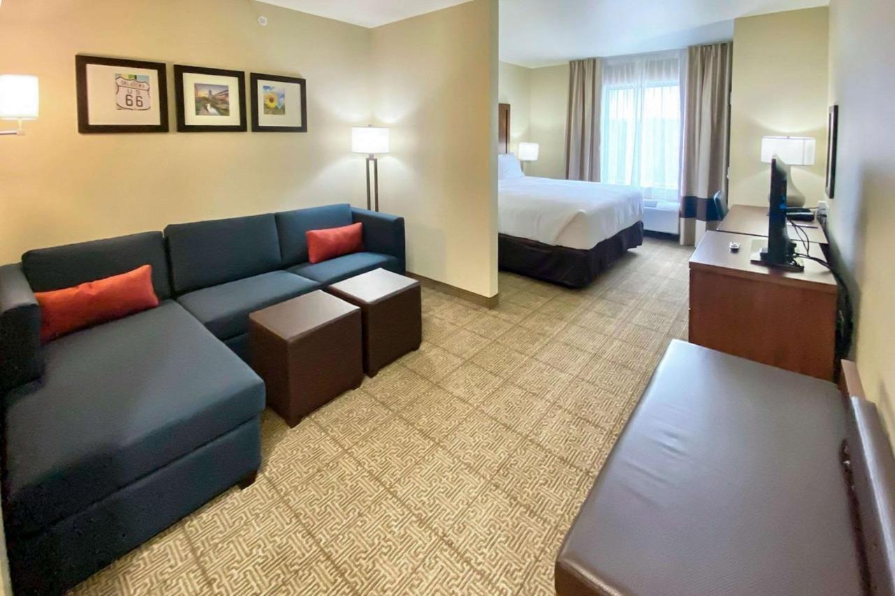 Comfort Inn & Suites Harrah Choctaw Exterior photo
